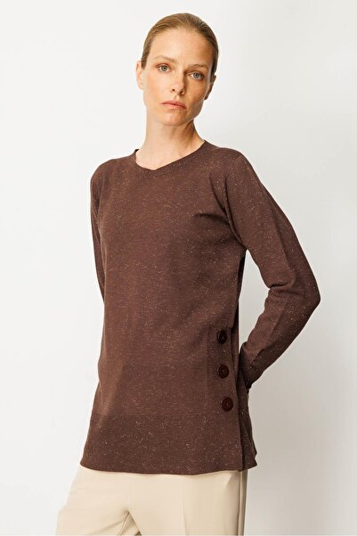 Desen Triko Women's Crew Neck Seamless Side Buttoned Glitter Sweater Brown