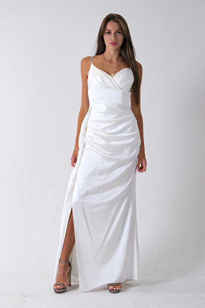 Feminist Gümüş Askı Detaylı Yırtmaçlı Straplez Abiye Beyaz 0801023