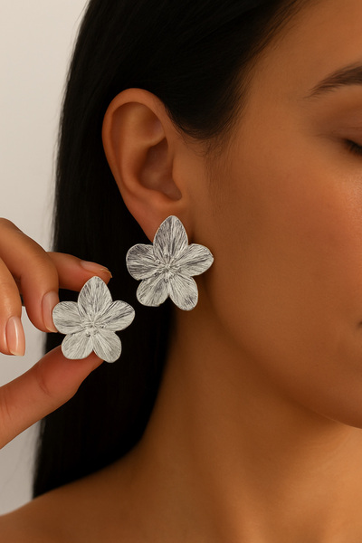 AURRARİ Silver Shiny Flower Bud Earrings