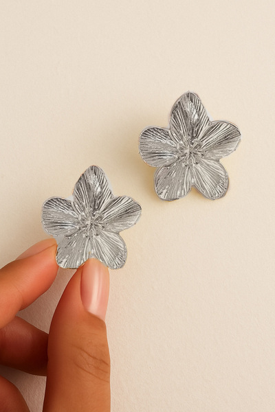 AURRARİ Silver Shiny Flower Bud Earrings