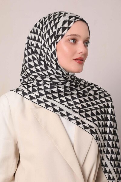 Levidor Black Triangle Pattern Club Shawl