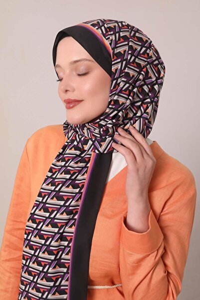 Levidor Black Zigzag Pattern Club Shawl