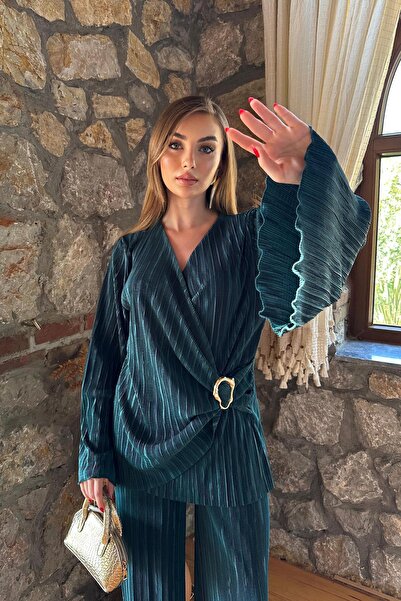 Elbee Fashion Woman Buckle Detailed Pleated Suit