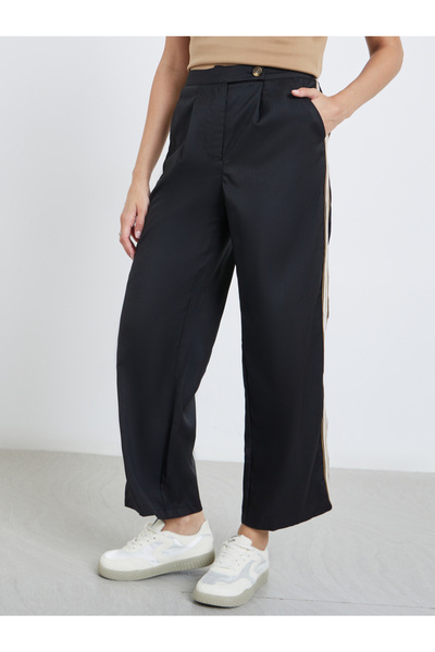 Styli Mid Rise Straight Fit Ankle Length Pants