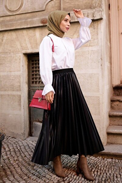 Kombinazon Lavanya Wide Pleated Black Skirt