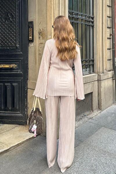 Elbee Fashion Woman Buckle Detailed Pleated Suit