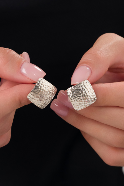 Baskın gümüş 925 Ayar Gümüş Dövme Çivili Tasarım Küpe