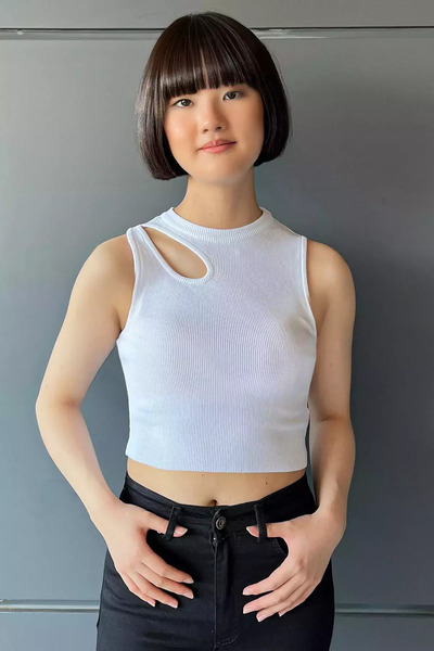 julude White Front Window Detail Crew Neck Women's Camisole Crop Top Blouse
