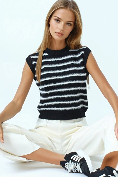 VAGGON Γυναικεία μαύρη ριγέ μπλούζα με λαιμόκοψη αμάνικη με φούντες πλεκτή μπλούζα Vs01053