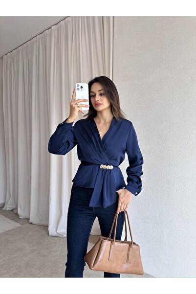 Butik Beyza Κομψή μπλούζα με μακρύ μανίκι με λεπτομέρεια με διπλό γιακά