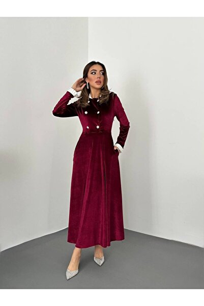 Lady Pixie Rochie din catifea cu garnitură de piatră la guler