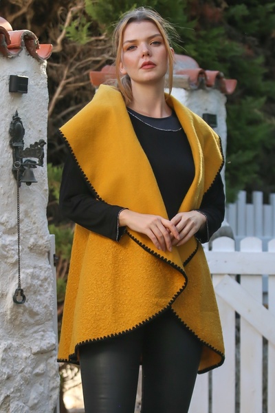 Chiccy Italian Mustard Shawl Collar Sleeveless No Closure No Pockets Shepherd Stitching Cashmere Oversized Woven Vest 70 70