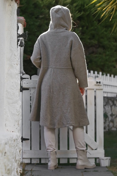 Chiccy Italian Beige Hooded Long Sleeve Collar Closure Buttoned Pocketed Cashmere Oversize Woven Coat 90 70