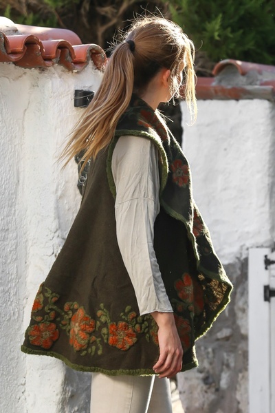 Chiccy Italian Khaki Shawl Collar Sleeveless Textured Unfastened No-Pocket Suzene Embroidered Cashmere Woven Vest 75 65