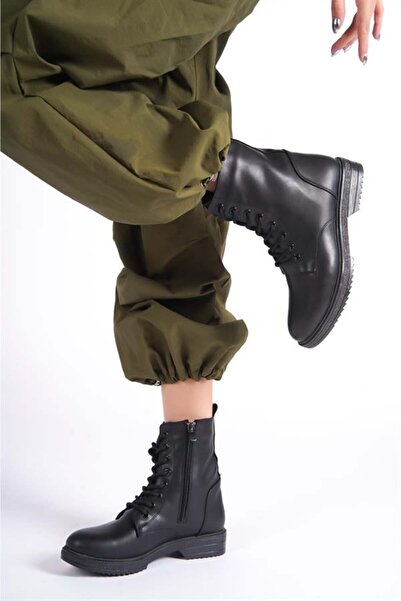 Difolia Kadın Postal Siyah Fermuarlı Bağcıklı Kaymaz Taban Bot 2306