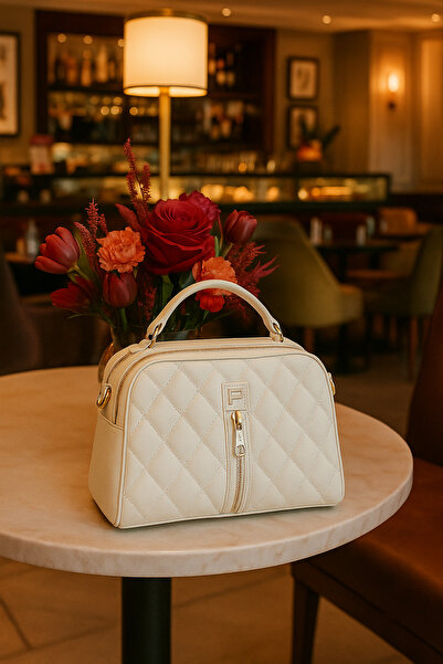 ESTUTE Lüks Kapitone Deri Omuz Çantası – Metal Detaylı Şık Model