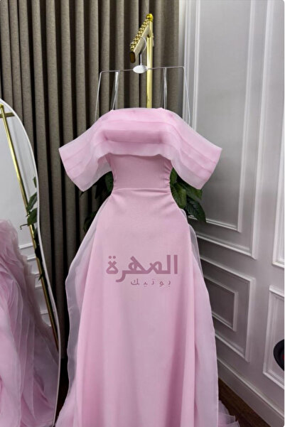 Al Mahra Boutique Light pink evening dress with a modern and distinctive cut