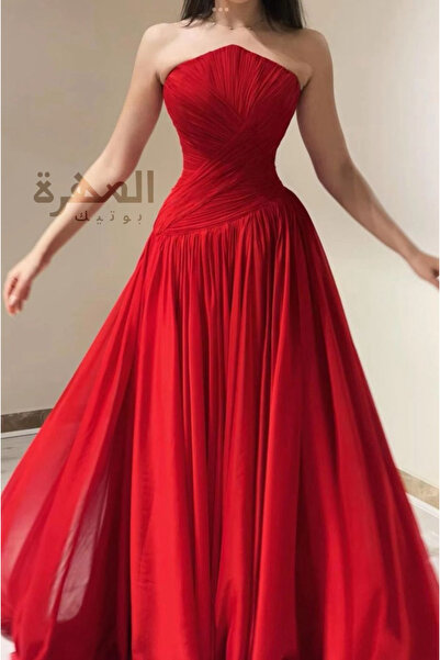 Al Mahra Boutique A fiery red evening dress with a classic and elegant cut.