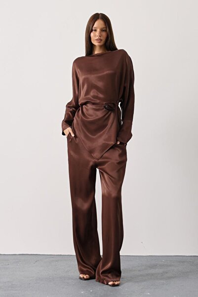 VAGGON Rose Brooch Tie Waist Asymmetric Cut Blouse and Elastic Waist Pants Satin Set