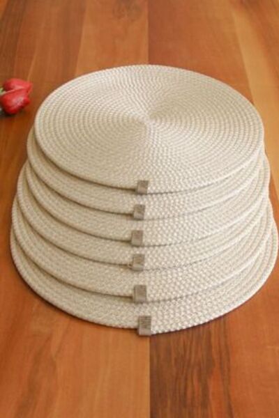 Home مجموعة عرض كريمية من ست قطع من أمريكان سيرفيس رانر مع صحن محبوك غير قابل...