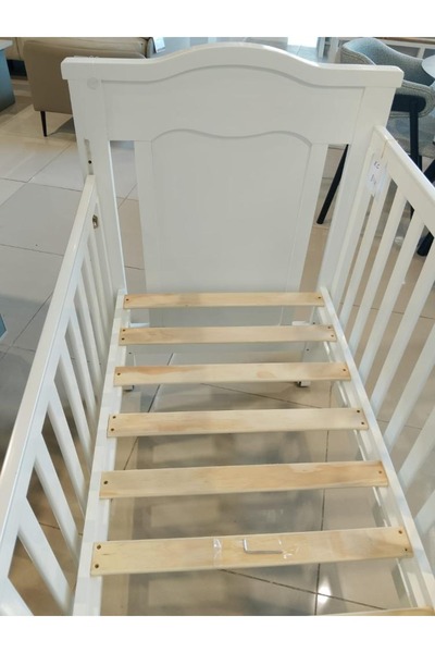DEC34 A luxurious and distinctive baby bed for your child