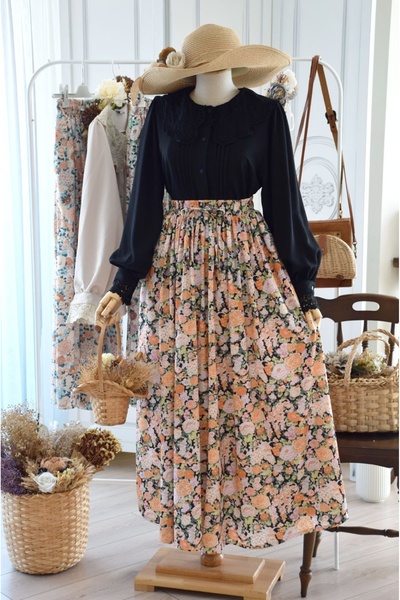 EMİNOS BUTİK Fusta cu flori neagră