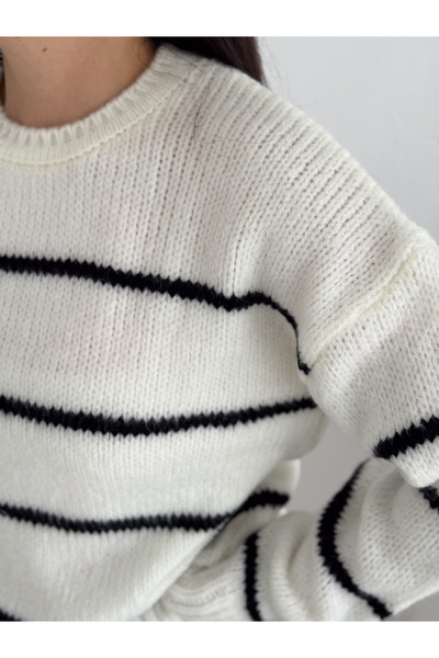 fiolin Soft Texture Crew Neck Striped Knitwear Sweater