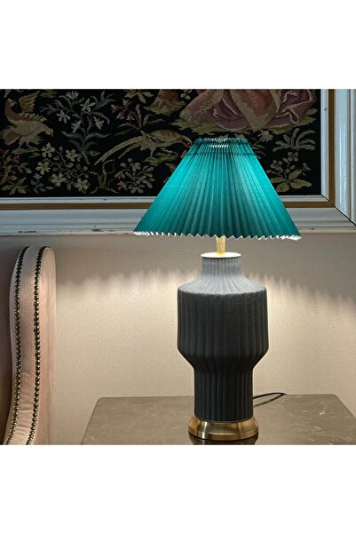 Shihon Shehon table lamp with a stylish and modern design
