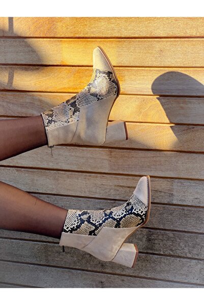 BERFONA LORA BEJ DANA SÜET YILAN DERİSİ DETAYLI 5 CM TOPUKLU BOT