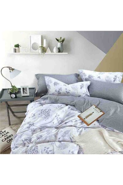 Ferrucci A new duvet set (for two people) with a rose branch design, the epitome of elegance and beauty, exclusively at Frochi, consisting of 5 pieces.