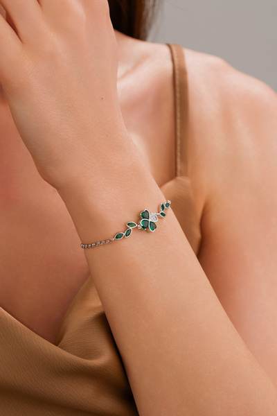 ZAHAP GOLD 925 Ayar Gümüş Zümrüt Yeşili Taşlı Yonca Bileklik - Doç Zincirli Kadın Bileklik