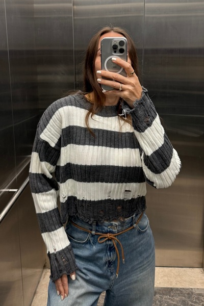 Noi Belis Flowy Detailed Crop Length Color Block Knitwear Sweater Aw25Kz0035