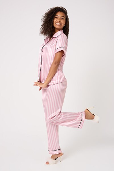 MİSS AYZA İÇTEN GELEN ŞIKLIK MissAyza V.S 2109 MODEL SET DE PIJAMALE SATIN CU MÂINĂ SCURTĂ ȘI LUNGĂ CU DUCĂRI