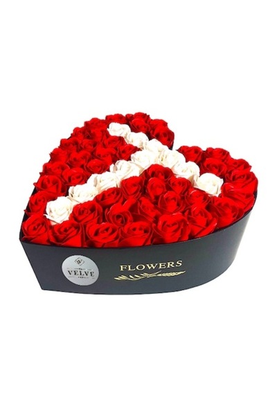 velve Aranjament floralcu litera T, cutie neagră în formă de inimă cu 49 de t...