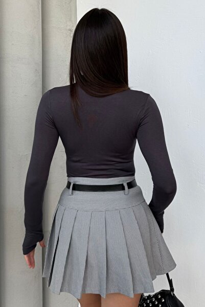 modavingo Жіночий антрацитовий боді з деталями на пальцях та рибальським коміром