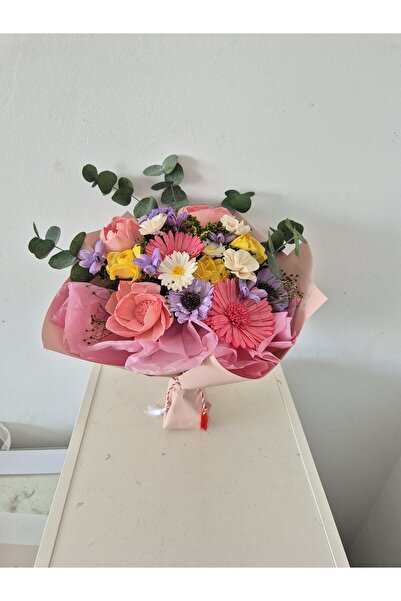 Yellow Tulip Buchet colorat/ aranjament floral nemuritor cu flori sola si eucalipt criogenat