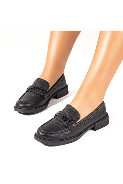 Modlet.ro Γυναικεία μαύρα loafers με μεταλλικές λεπτομέρειες MOD10048