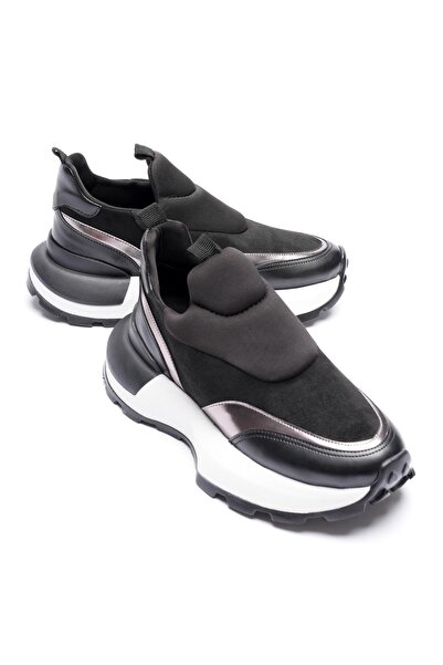 Mubiano حذاء رياضي نسائي مطاطي بتفاصيل بلاتينية باللون الأسود من برافينا