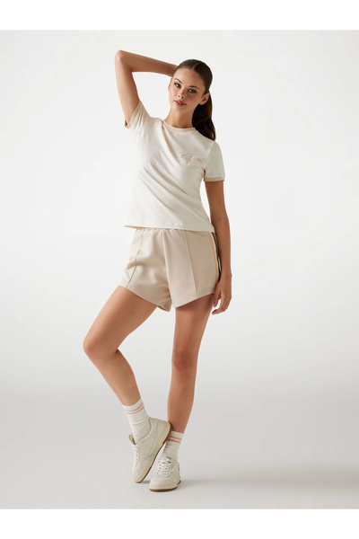 Guess Fosca Kadın Beyaz Aktif Boxy Fit T-Shirt V5BI06J1314-G1O6