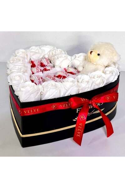 velve Υπέροχη σύνθεση σε σχήμα καρδιάς, με τριαντάφυλλα σαπούνι, πραλίνες Raf...