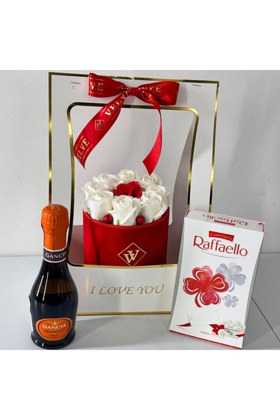 velve Pachet Special Valentine,Prosecco Gancia 200ml, praline Raffaello, 9 trandafiri din sapun, Alb