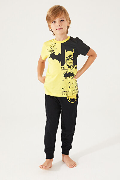 Batman طقم بيجامة للأولاد بأكمام قصيرة باللون الأصفر