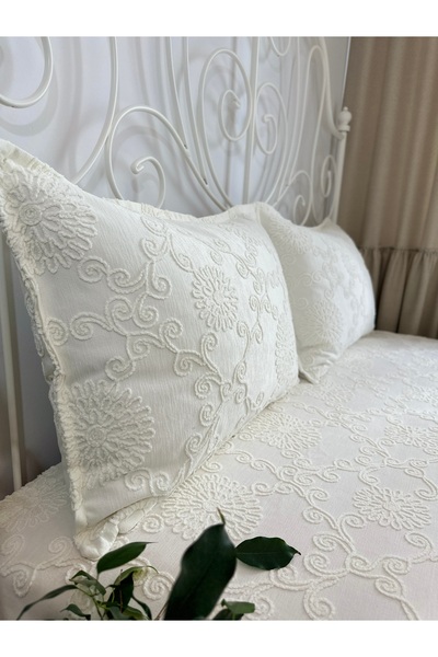 Decamor home Μαξιλαροθήκες με λεπτομέρεια κεντήματος σε ανοιχτό λευκό χρώμα 2 τεμάχια 65 x 45 εκ.