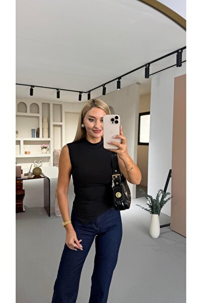 Sezgi Tekin Блуза с асиметричен крой, черна, с детайл на яката