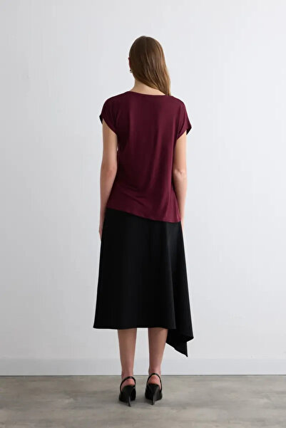 Gusto Μπλουζάκι με λαιμόκοψη V από βισκόζη με σατέν μπροστά - Βουργουνδία