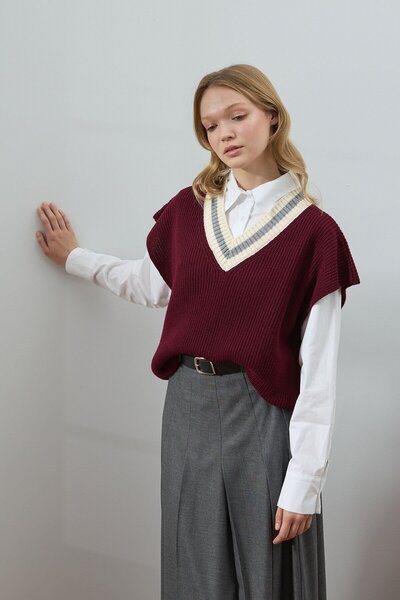 Ceylan Otantik Burgundy V-Neck Sweater