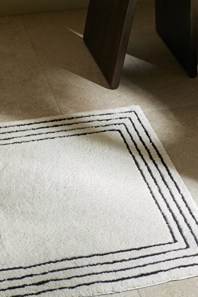 H&M Tüfte Banyo Paspası