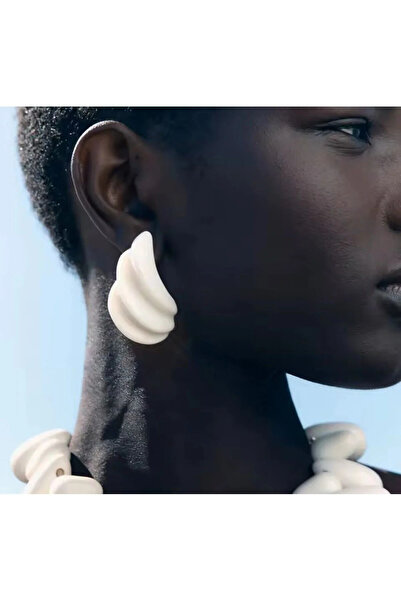 Bo Takı ve Aksesuar White Earrings