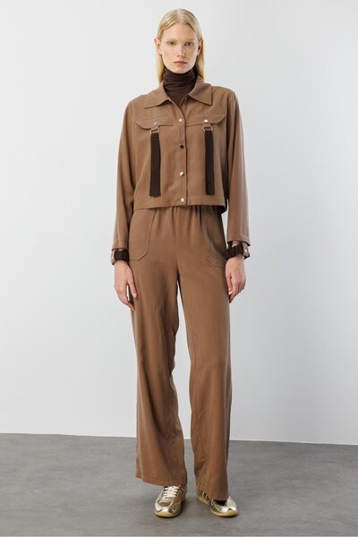 Moda İlgi Modailgi Şömziye Yaka Cep Kapakların Metal Toka ve Kuşak Detaylı Tu...