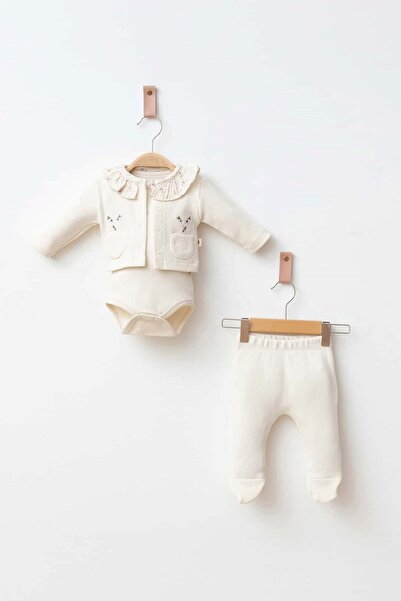 Banamio طقم ثلاثي من تريكو القطن بتفاصيل ياقة مولي مسلين وكارديجان مطرز بالزهور وحذاء قصير